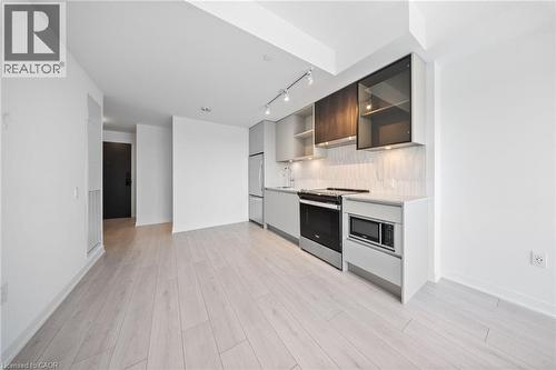 395 W Dundas Street W Unit# 414, Oakville, ON - Indoor Photo Showing Kitchen