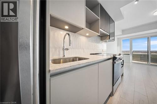 395 W Dundas Street W Unit# 414, Oakville, ON - Indoor Photo Showing Kitchen With Upgraded Kitchen