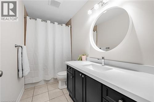 family bathroom - 5056 New Street Unit# 21, Burlington, ON - Indoor Photo Showing Bathroom