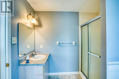 7 Chantilly Gate, Ottawa, ON - Indoor Photo Showing Bathroom