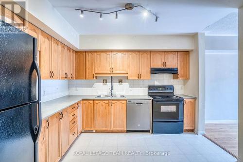 7 Chantilly Gate, Ottawa, ON - Indoor Photo Showing Kitchen