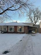 17 ROSANNE Crescent  Hamilton, ON L8T 2T8