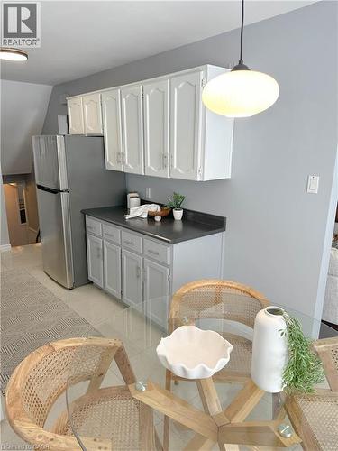 17 Rosanne Crescent, Hamilton, ON - Indoor Photo Showing Kitchen
