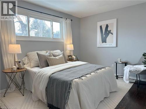 17 Rosanne Crescent, Hamilton, ON - Indoor Photo Showing Bedroom