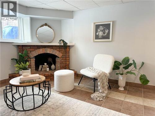 17 Rosanne Crescent, Hamilton, ON - Indoor Photo Showing Other Room