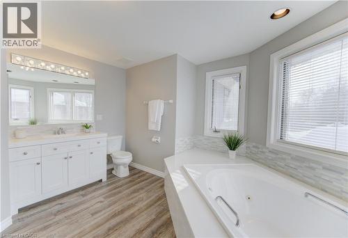 593 Guildwood Place, Waterloo, ON - Indoor Photo Showing Bathroom