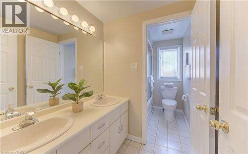 Family bath - 593 Guildwood Place, Waterloo, ON - Indoor Photo Showing Bathroom