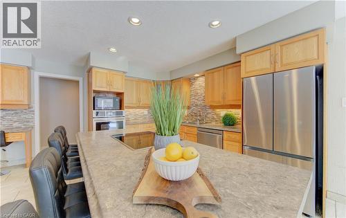 Large Island - 593 Guildwood Place, Waterloo, ON - Indoor