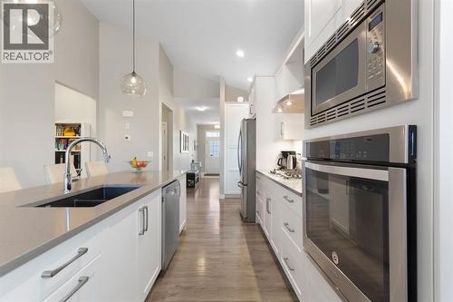 86 Bayview Circle Sw, Airdrie, AB - Indoor Photo Showing Kitchen With Double Sink With Upgraded Kitchen