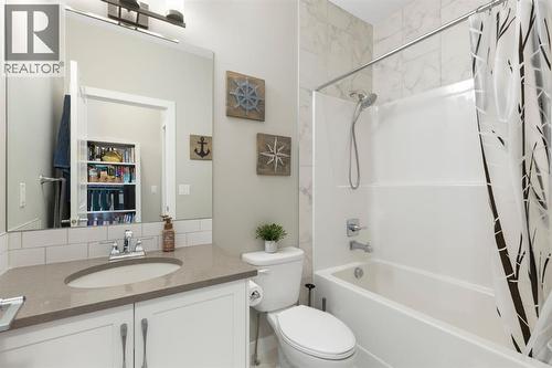 86 Bayview Circle Sw, Airdrie, AB - Indoor Photo Showing Bathroom