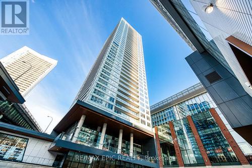 810 - 17 BATHURST STREET  Toronto, ON M5V 0N1