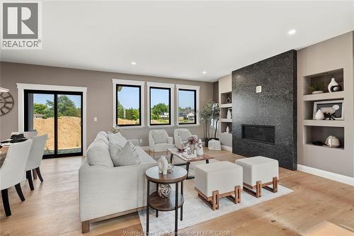 112 Bloomington, Chatham, ON - Indoor Photo Showing Living Room With Fireplace