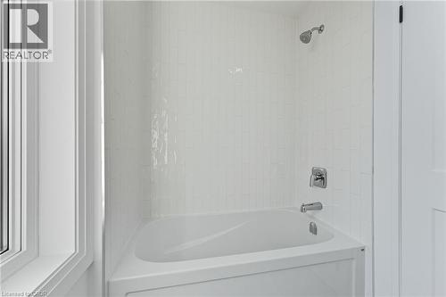 161 Pike Creek Drive, Cayuga, ON - Indoor Photo Showing Bathroom