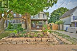 Beautiful landscaping - 