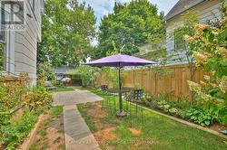 Separate side entrance - 