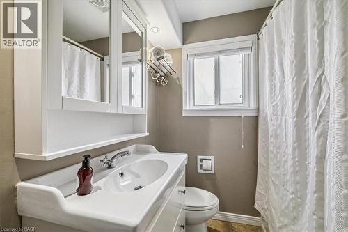359 Pepper Drive, Burlington, ON - Indoor Photo Showing Bathroom
