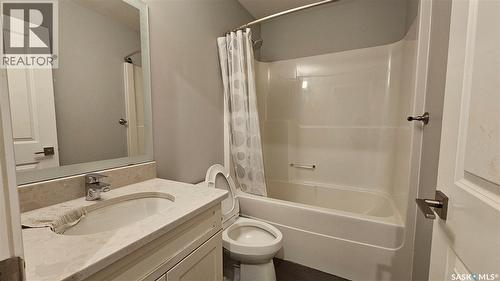 719 Pringle Crescent, Saskatoon, SK - Indoor Photo Showing Bathroom