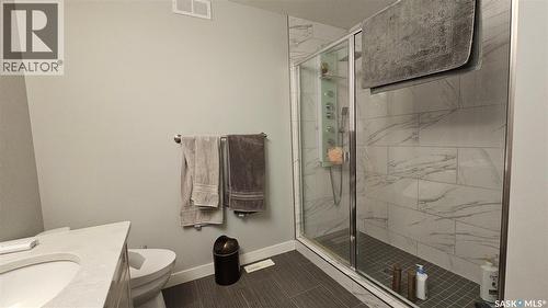 719 Pringle Crescent, Saskatoon, SK - Indoor Photo Showing Bathroom