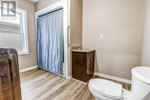 87 Bay Street, Woodstock (Woodstock - South), ON - Indoor Photo Showing Bathroom