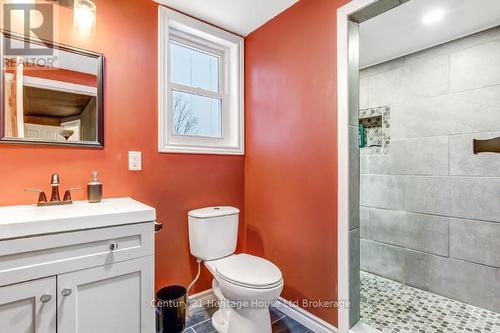 87 Bay Street, Woodstock (Woodstock - South), ON - Indoor Photo Showing Bathroom
