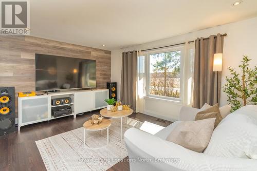 5392 13Th Line, New Tecumseth, ON - Indoor Photo Showing Living Room