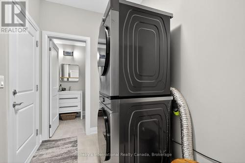 Main floor laundry with sink - 150 Plewes Drive, Collingwood, ON - Indoor Photo Showing Laundry Room