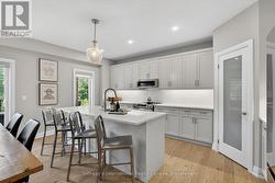 Spacious breakfast bar - 