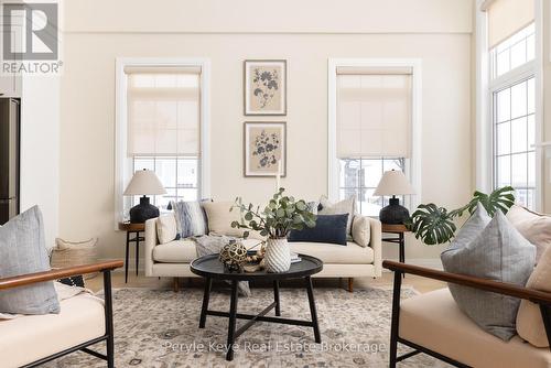 2 Leeds Court, Bracebridge (Monck (Bracebridge)), ON - Indoor Photo Showing Living Room