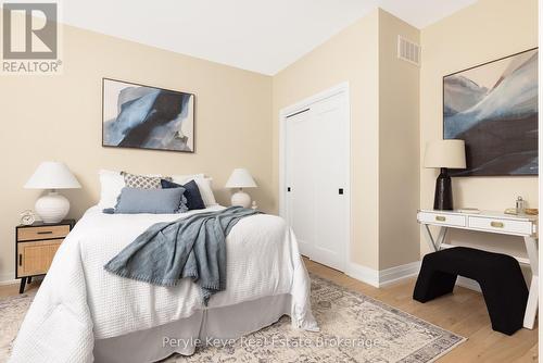 2 Leeds Court, Bracebridge (Monck (Bracebridge)), ON - Indoor Photo Showing Bedroom
