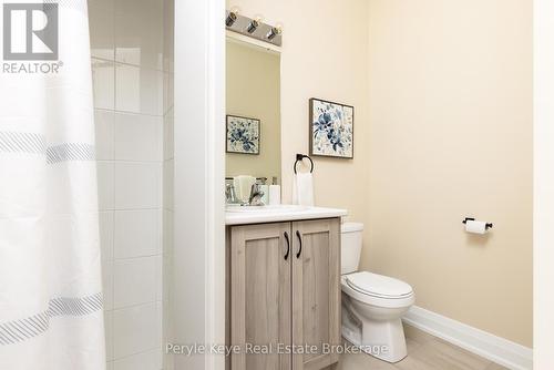 2 Leeds Court, Bracebridge (Monck (Bracebridge)), ON - Indoor Photo Showing Bathroom