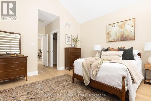 2 Leeds Court, Bracebridge (Monck (Bracebridge)), ON - Indoor Photo Showing Bedroom