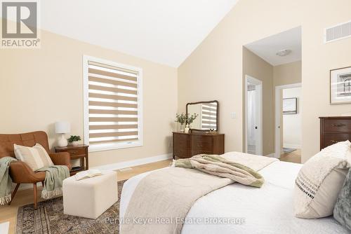 2 Leeds Court, Bracebridge (Monck (Bracebridge)), ON - Indoor Photo Showing Bedroom