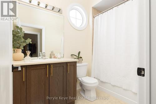 2 Leeds Court, Bracebridge (Monck (Bracebridge)), ON - Indoor Photo Showing Bathroom