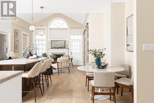 2 Leeds Court, Bracebridge (Monck (Bracebridge)), ON - Indoor Photo Showing Dining Room