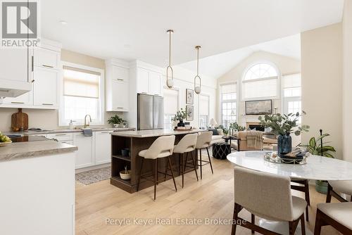 2 Leeds Court, Bracebridge (Monck (Bracebridge)), ON - Indoor