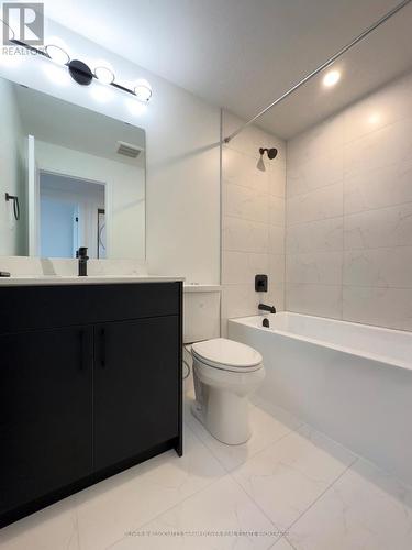 201 - 3900 Savoy Street, London South (South V), ON - Indoor Photo Showing Bathroom