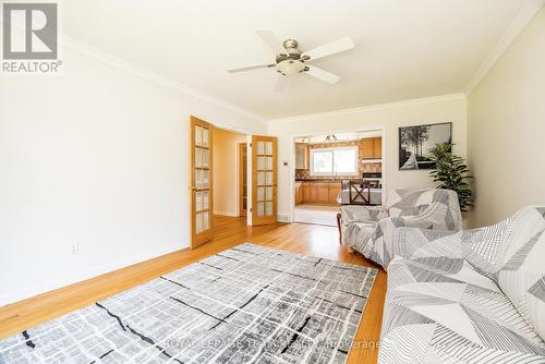2740 Moncton Road, Ottawa, ON - Indoor Photo Showing Living Room