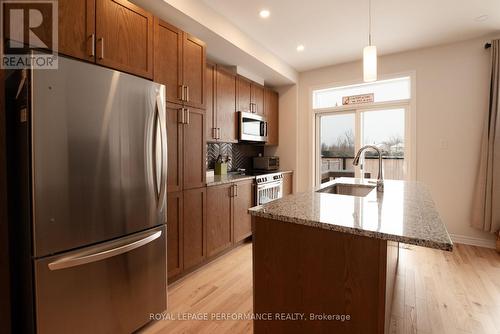 714 Petanque Crescent, Ottawa, ON - Indoor Photo Showing Kitchen With Stainless Steel Kitchen