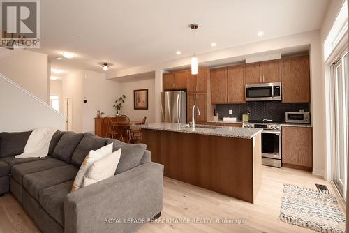 714 Petanque Crescent, Ottawa, ON - Indoor Photo Showing Kitchen With Stainless Steel Kitchen