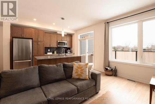 714 Petanque Crescent, Ottawa, ON - Indoor Photo Showing Living Room
