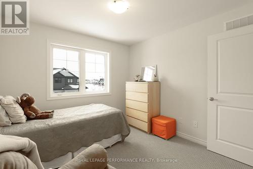 714 Petanque Crescent, Ottawa, ON - Indoor Photo Showing Bedroom