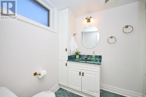 8143 Sarah Street, Niagara Falls (Chippawa), ON - Indoor Photo Showing Bathroom