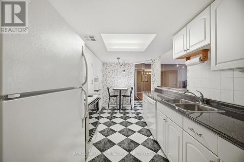 406 - 100 Observatory Lane, Richmond Hill, ON - Indoor Photo Showing Kitchen With Double Sink