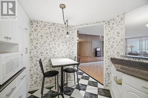 406 - 100 Observatory Lane, Richmond Hill, ON - Indoor