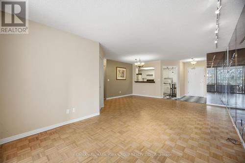 406 - 100 Observatory Lane, Richmond Hill, ON - Indoor Photo Showing Other Room