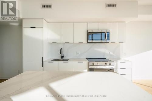 216 - 31 Huron Street, Collingwood, ON - Indoor Photo Showing Kitchen