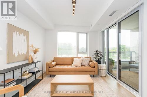 209 - 31 Huron Street, Collingwood, ON - Indoor Photo Showing Living Room