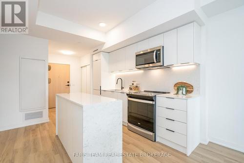 209 - 31 Huron Street, Collingwood, ON - Indoor Photo Showing Kitchen