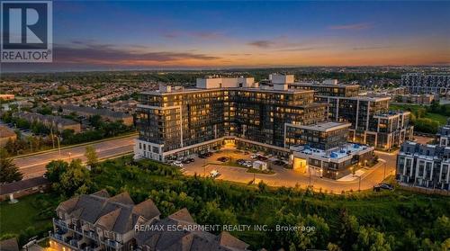 414 - 395 DUNDAS STREET W  Oakville, ON L6M 5R8