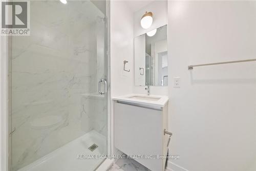 414 - 395 Dundas Street W, Oakville, ON - Indoor Photo Showing Bathroom